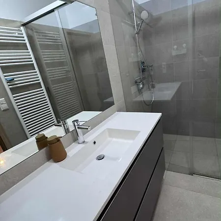 1 Bedroom Gare