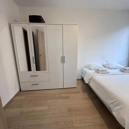 1 Bedroom Gare *
