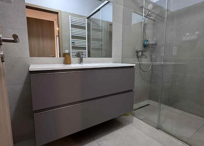 1 Bedroom Gare Люксембург